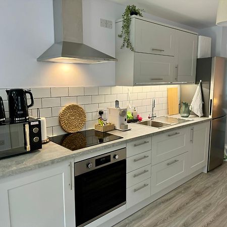 Appartamento Brand New Flat 5 With Free Parking And Fast Wifi York Esterno foto