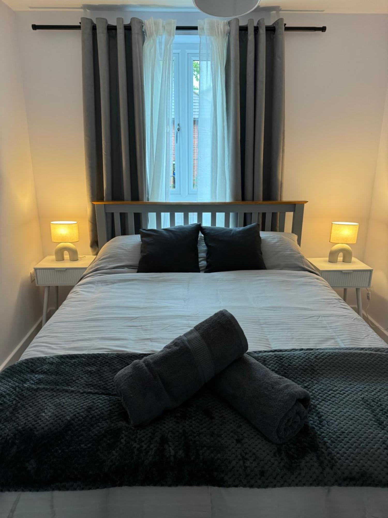Appartamento Brand New Flat 5 With Free Parking And Fast Wifi York Esterno foto