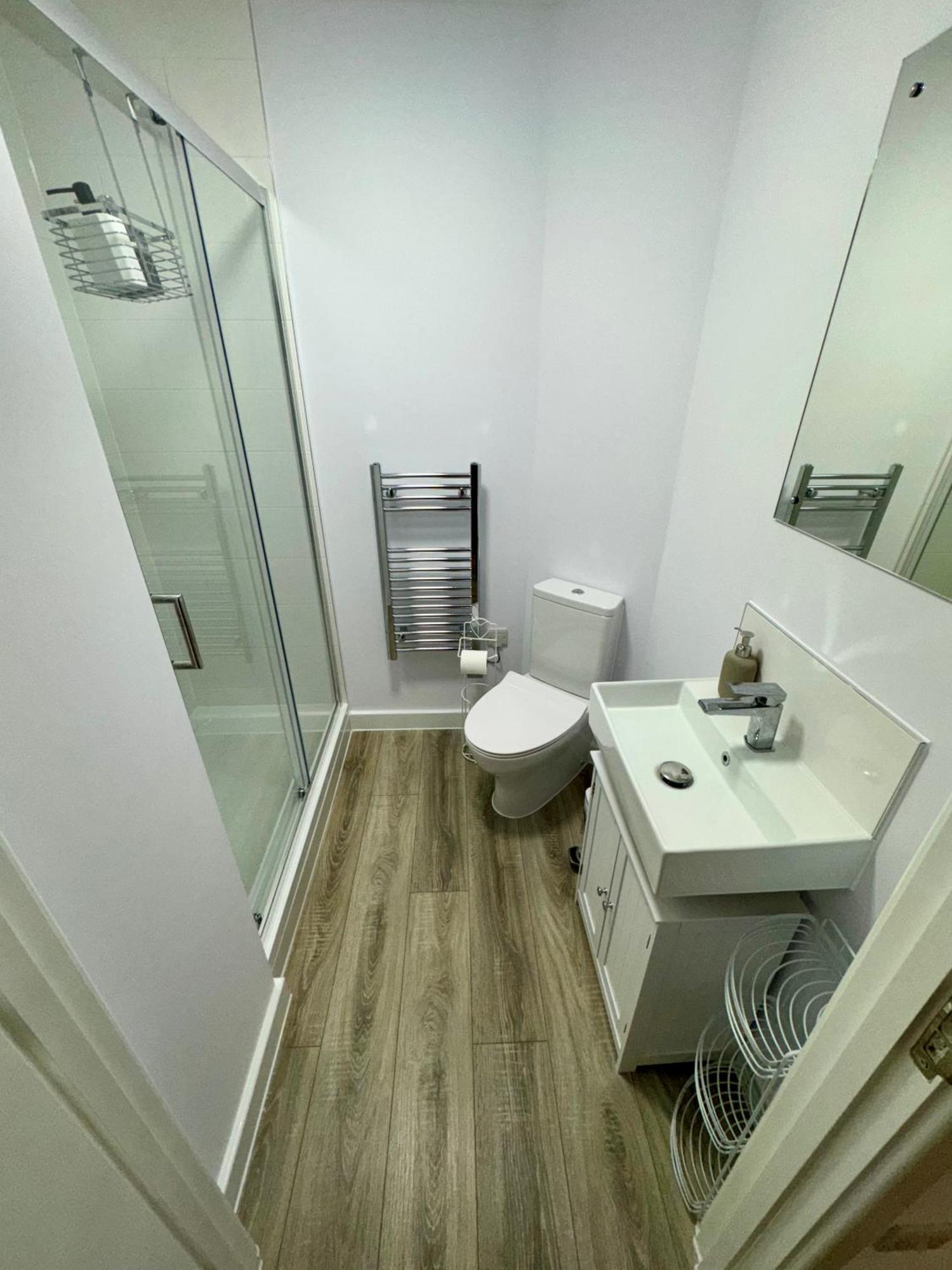 Appartamento Brand New Flat 5 With Free Parking And Fast Wifi York Esterno foto